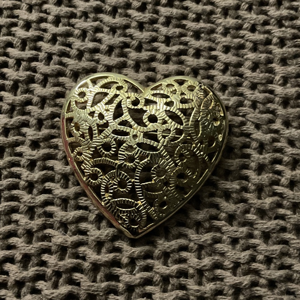 Vintage Elegant Gold Heart Pendant